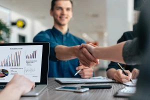 Lustra sklepowe: innowacyjne narzędzia w efektywnym zarządzaniu przestrzenią sprzedażową